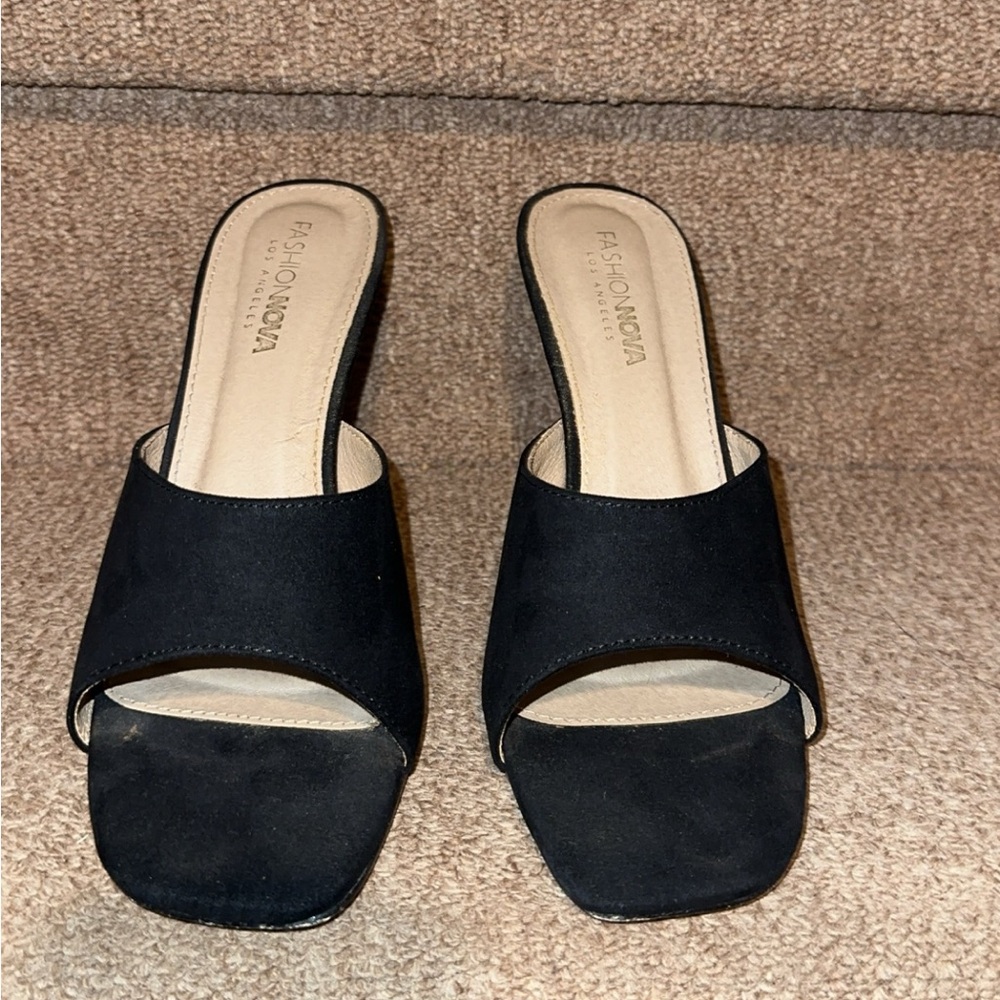 A timeless fashion nova  black heel